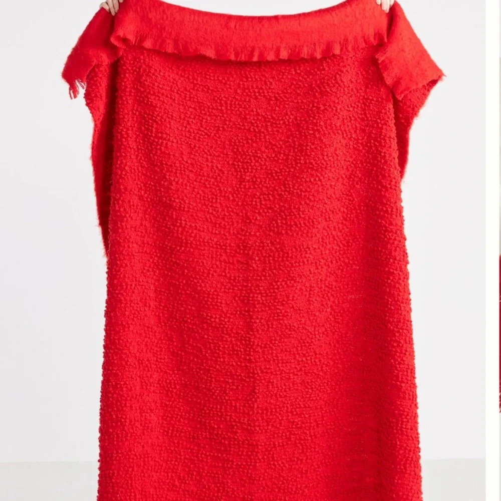 Red cloudy Bouclé throw blanket
